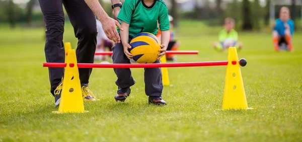 [CBA]王岚嵚强突 强对抗后折叠抛投得手